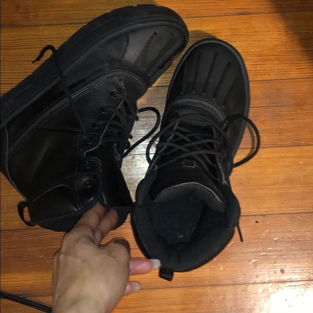 Nike ACG duck boots size 7